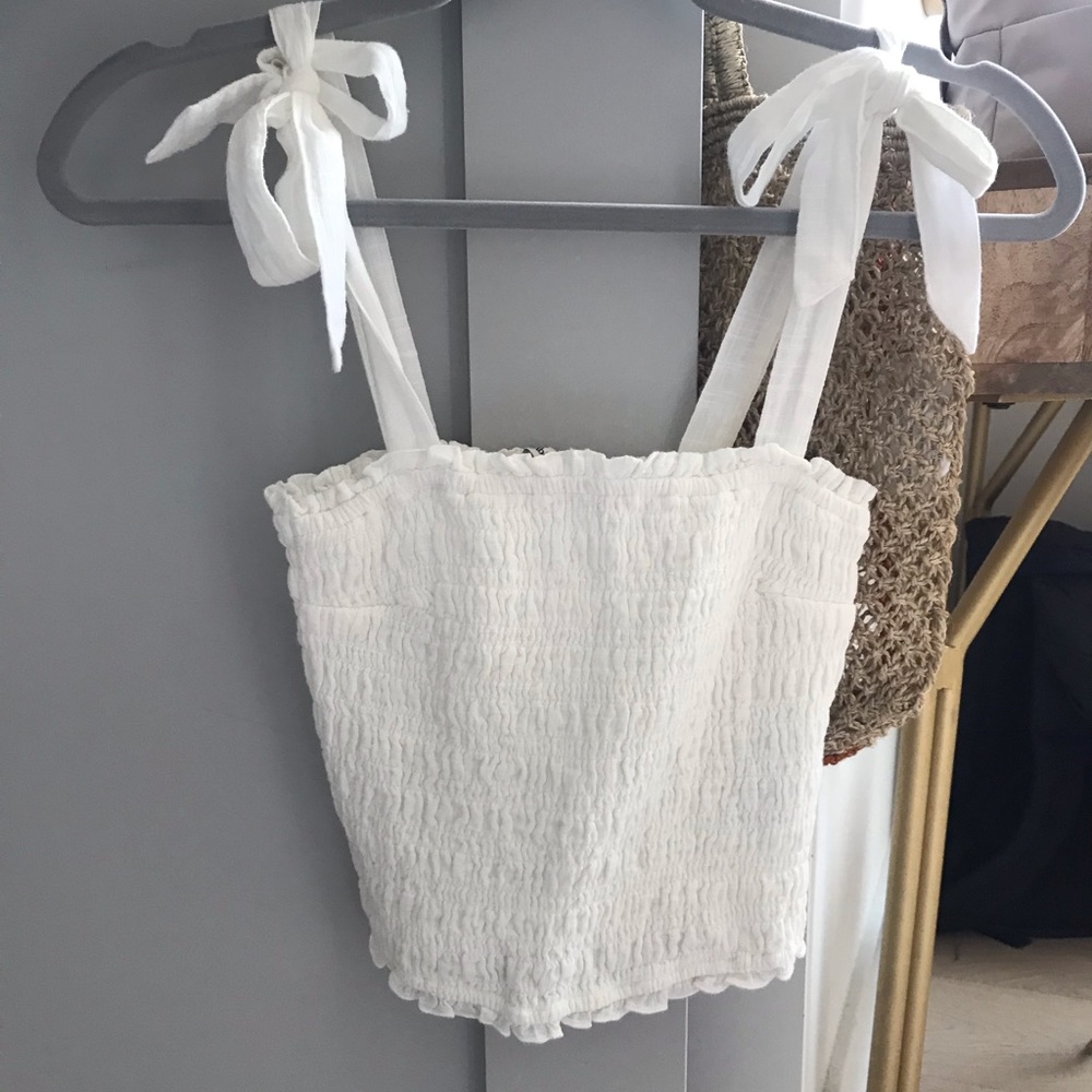 Cutest Abercrombie linen tie strap and smocked top